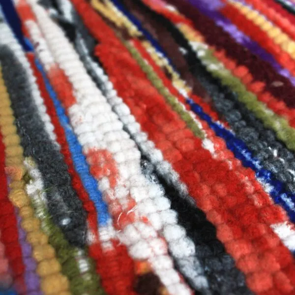 bG9jYWw6Ly9tZWRpYS9IUi8wQy82MFIzMEMxRzZHVjMwQ0hSL2NlOTVhNmU0LmpwZWc.webp Small Velvet Rug - 50x90cm