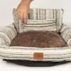 bG9jYWw6Ly9tZWRpYS9IUi9HQy82MFIzMEMxSjZSVktHQ0hSLzc1ODZkMmUxLmpwZw.webp PAW Bed – Small Sofa – Brown Stripes – 50 × 50 × 26cm