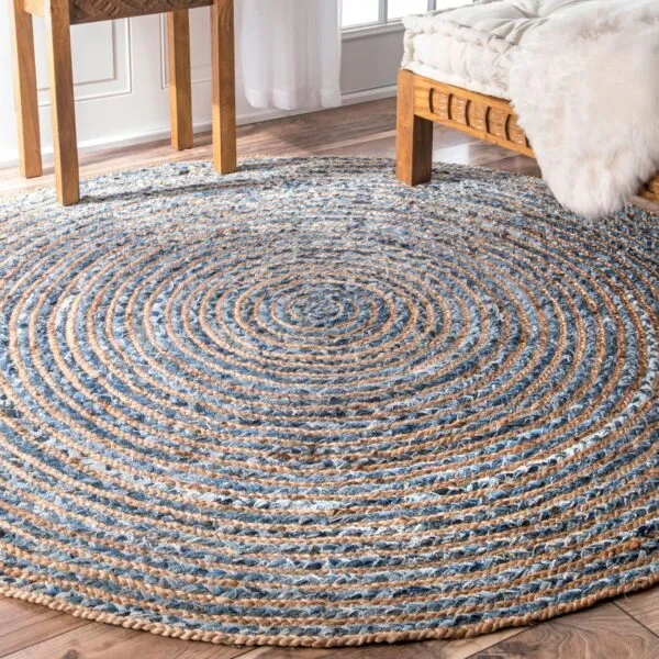 bG9jYWw6Ly9tZWRpYS9IUy84Qy82MFIzMEMxRzZNVzM4Q0hTLzkyOTI2ODYyLmpwZWc-1.webp Round Jute and Recycle Denim Rug- 90 cm
