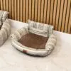 bG9jYWw6Ly9tZWRpYS9IUy9HQy82MFIzMEMxSjZSVktHQ0hTLzkwNmNjMTFmLmpwZw.webp PAW Bed – Small Sofa – Brown Stripes – 50 × 50 × 26cm