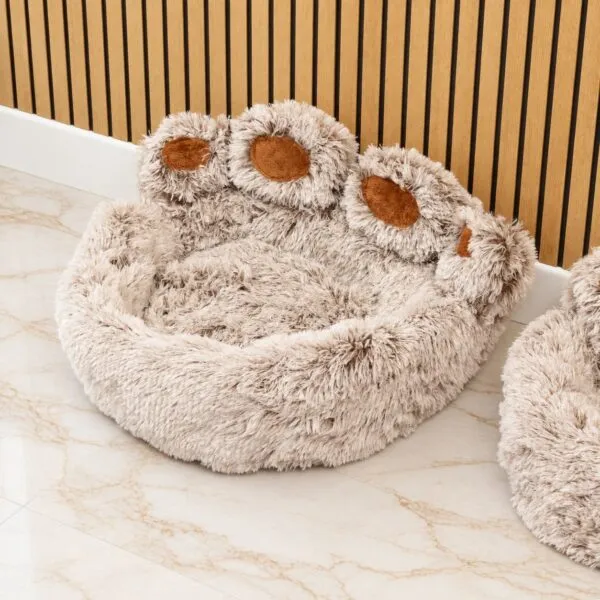 bG9jYWw6Ly9tZWRpYS9IUy9HRC82MFIzMEMxSjZSVktHREhTL2IzZTlhZWEwLnBuZw.webp PAW Bed – Large Big Paw – 70cm