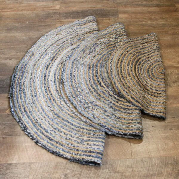 bG9jYWw6Ly9tZWRpYS9TSi84Qy82MFIzMEMxRzZNVzM4Q1NKLzBmZmE4NWViLmpwZWc.webp Round Jute and Recycle Denim Rug- 90 cm