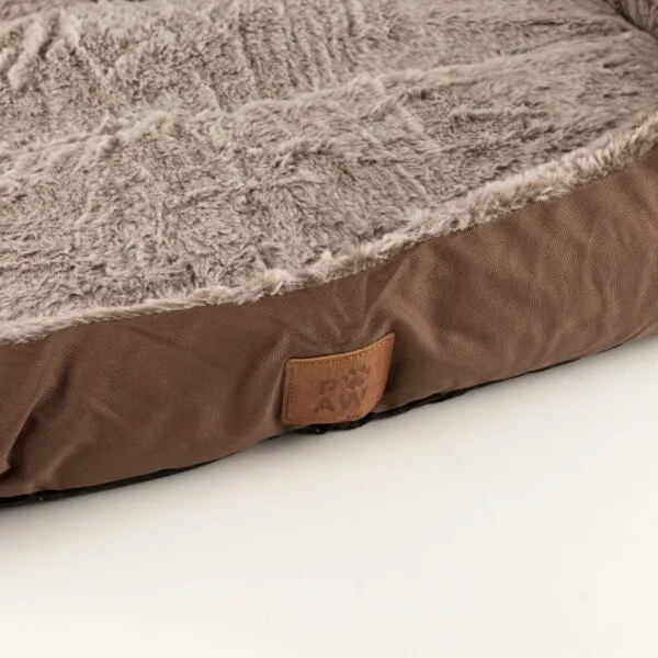 bG9jYWw6Ly9tZWRpYS9TTS9FRC82MFIzMEMxSjZSVktFRFNNL2IyOWM3YmRkLmpwZw.webp PAW Bed – Medium Plush Teddy Brown – 70 × 55 × 18cm