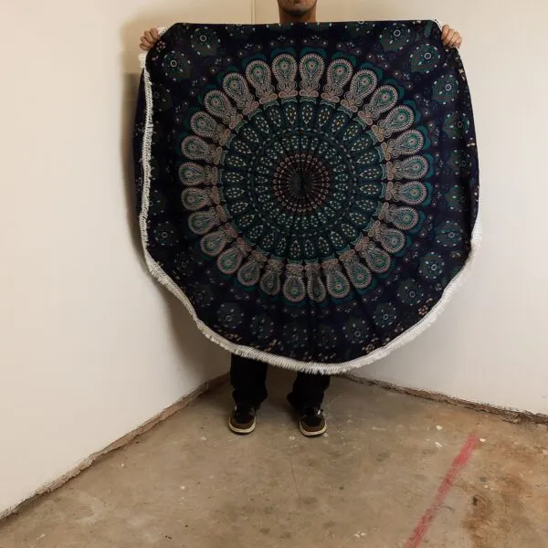 bG9jYWw6Ly9tZWRpYS9TTi80Qy82MFIzMEMxSjY0U0s0Q1NOLzhjYmMyYWNmLmpwZw.webp Small Mandala Roundie Cotton Art (130cm) - Peacock Blues