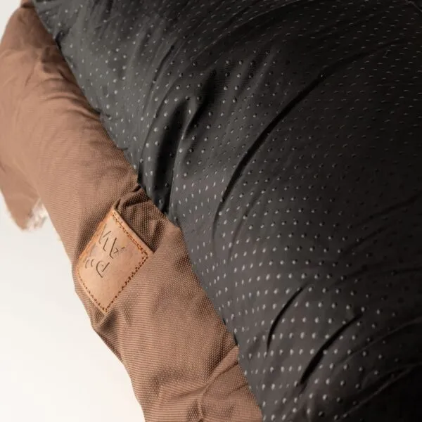 bG9jYWw6Ly9tZWRpYS9TUC9FRC82MFIzMEMxSjZSVktFRFNQLzg5ZWFhOWZmLmpwZw.webp PAW Bed – Medium Plush Teddy Brown – 70 × 55 × 18cm