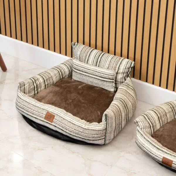 bG9jYWw6Ly9tZWRpYS9TUi9HQy82MFIzMEMxSjZSVktHQ1NSL2RkZDQ3MTRhLmpwZw.webp PAW Bed – Medium Sofa – Brown Stripes – 60 × 60 × 28cm