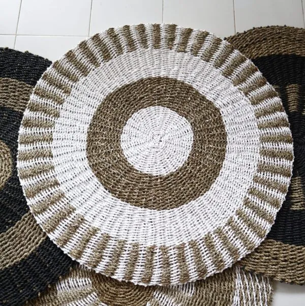 Circular Rug Braided Jute Beige and White Concentric Pattern Hand-woven circular braided jute rug with a beige and white concentric pattern.